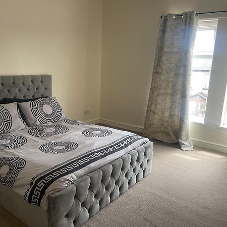 Stylish 1-Bed Apt - Sleeps 4 - Parking - Wifi Μάντσεστερ Εξωτερικό φωτογραφία