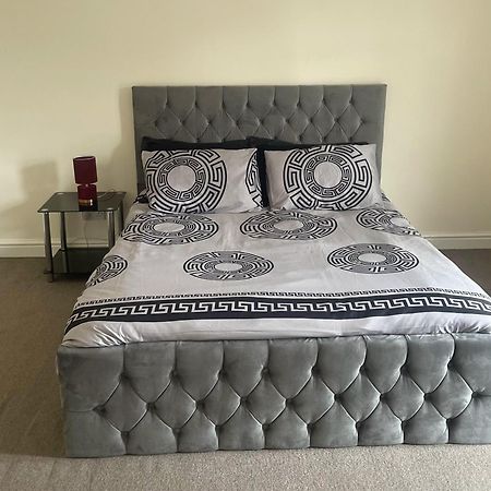 Stylish 1-Bed Apt - Sleeps 4 - Parking - Wifi Μάντσεστερ Εξωτερικό φωτογραφία