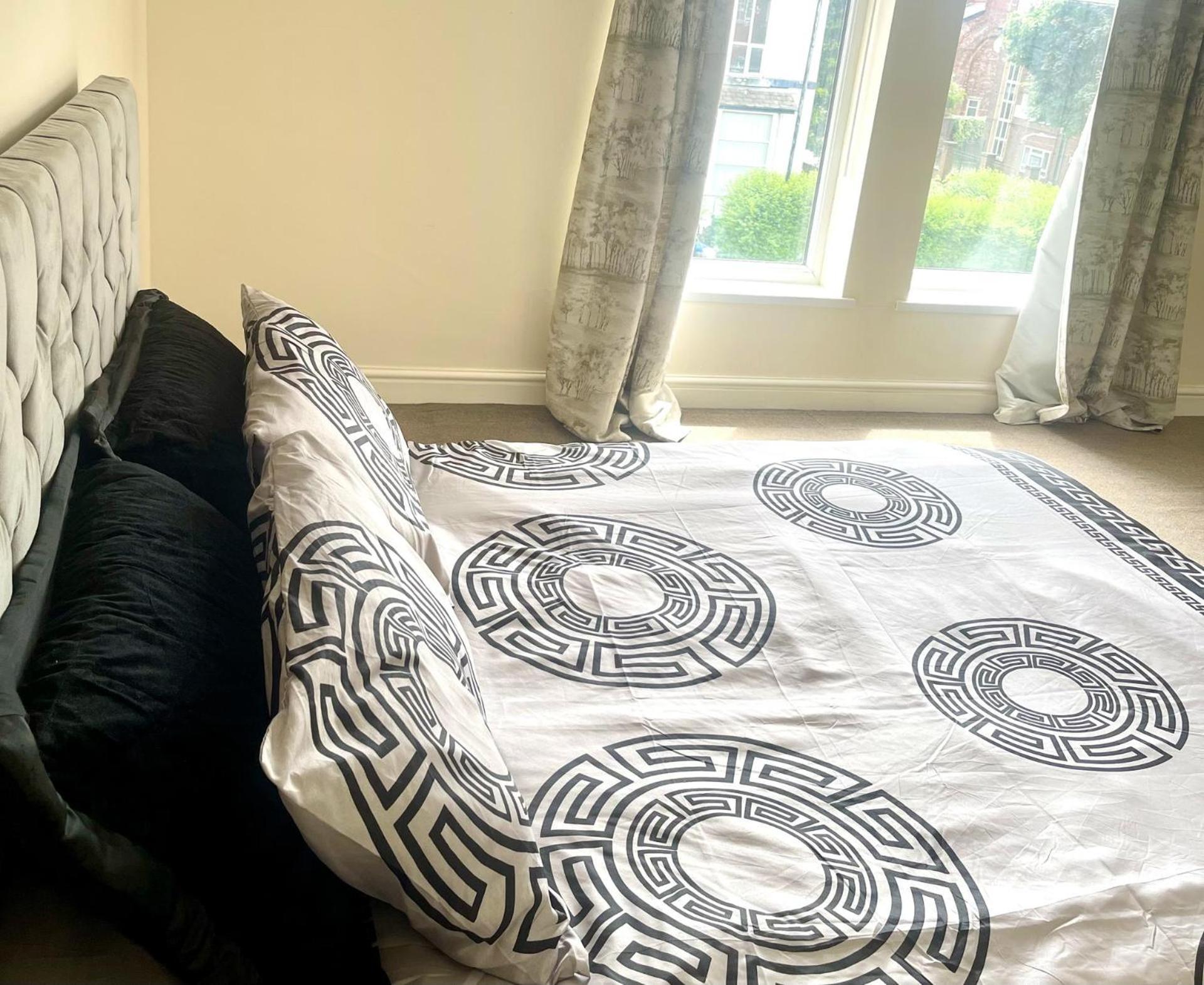 Stylish 1-Bed Apt - Sleeps 4 - Parking - Wifi Μάντσεστερ Εξωτερικό φωτογραφία