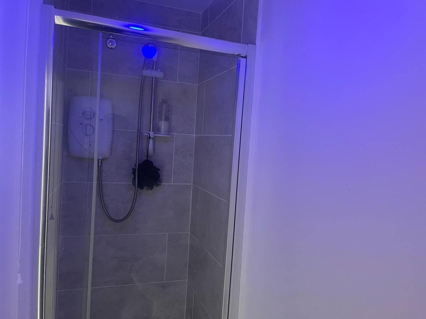 Stylish 1-Bed Apt - Sleeps 4 - Parking - Wifi Μάντσεστερ Εξωτερικό φωτογραφία