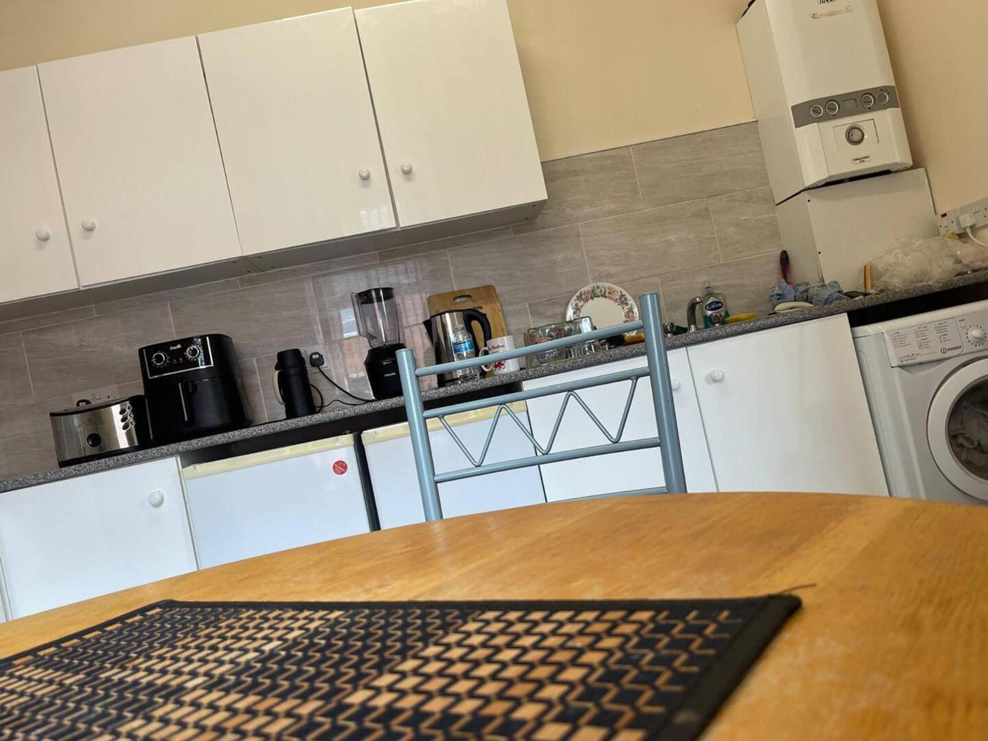 Stylish 1-Bed Apt - Sleeps 4 - Parking - Wifi Μάντσεστερ Εξωτερικό φωτογραφία